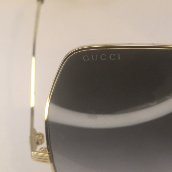 Women's Gucci Sunglasses - Picture 6 of 6